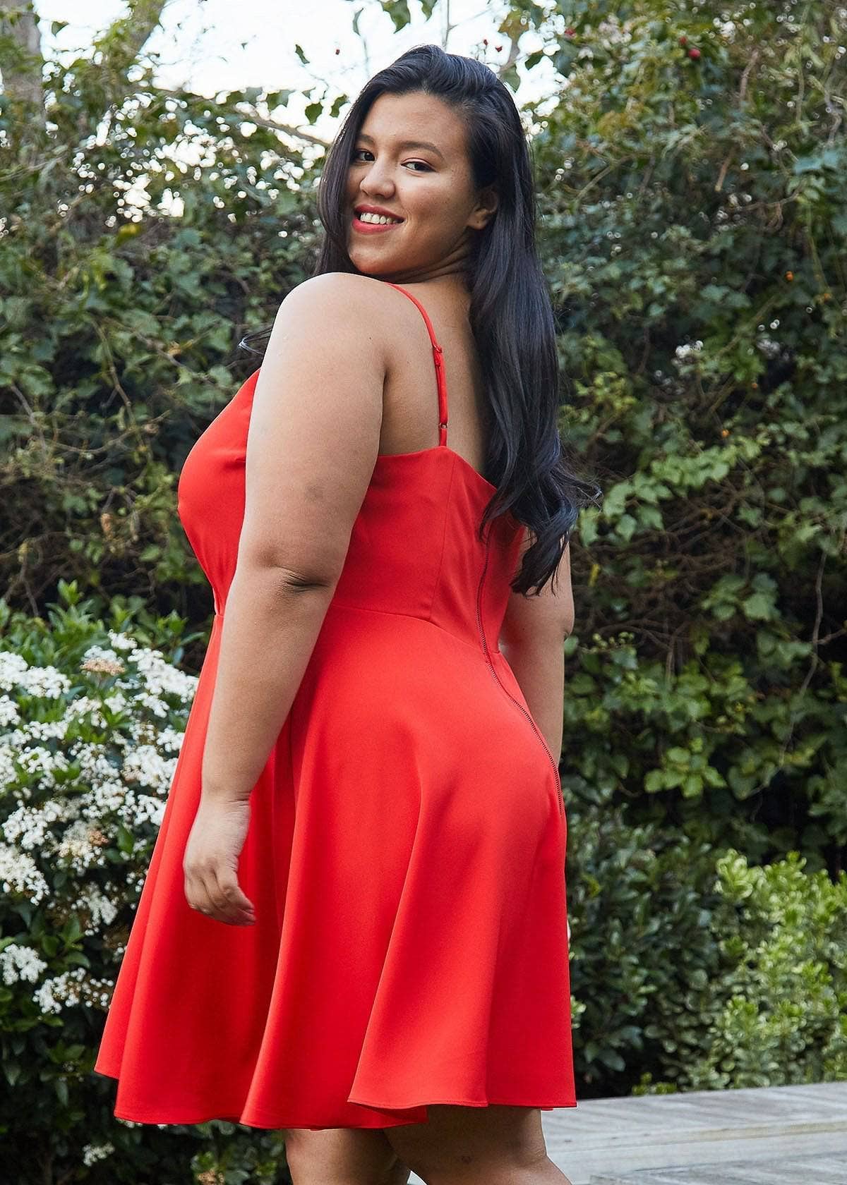 Nurode's Plus Size V-neck Cocktail Dress in Poppy Red