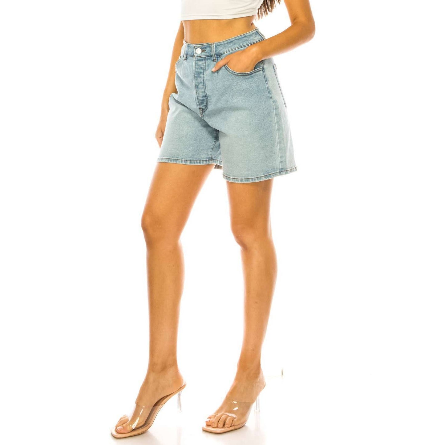 WIDE LEG LIGHT COLOR FRONT PIN TUCK DENIM JEAN SHORTS